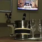 Vogli's House & 3*